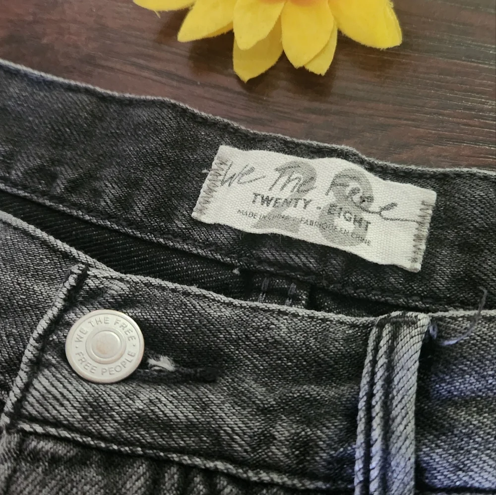 FREE PEOPLE BLACK JEANS SHORTS ✨️⭐️
